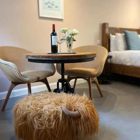 Cosy Boutique Retreat, Courtyard & Free Parking Lägenhet *