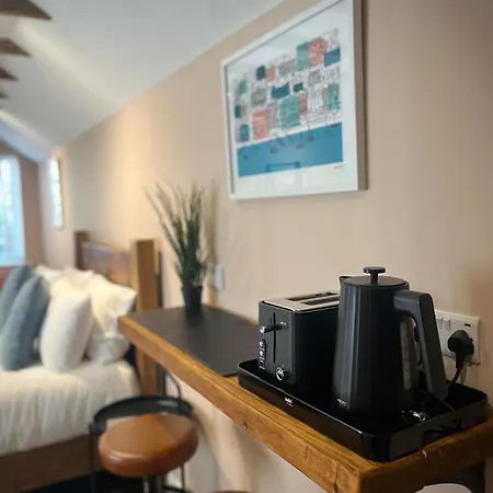 Cosy Boutique Retreat, Courtyard & Free Parking Bristol