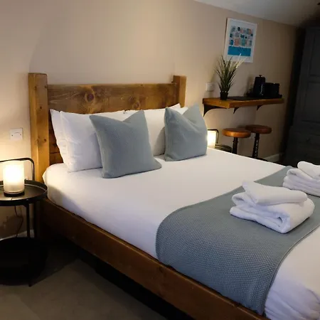 Cosy Boutique Retreat, Courtyard & Free Parking Bristol