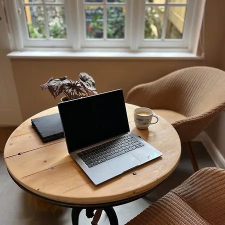 Lägenhet Cosy Boutique Retreat, Courtyard & Free Parking