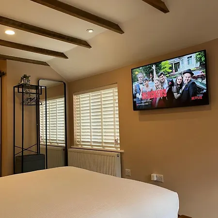 Cosy Boutique Retreat, Courtyard & Free Parking