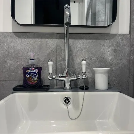Cosy Boutique Retreat, Courtyard & Free Parking