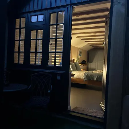 Lägenhet Cosy Boutique Retreat, Courtyard & Free Parking