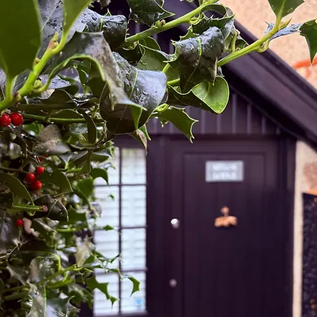 Lägenhet Cosy Boutique Retreat, Courtyard & Free Parking *